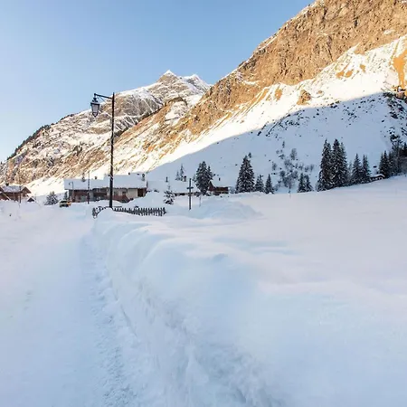 In Champagny By Slopes *